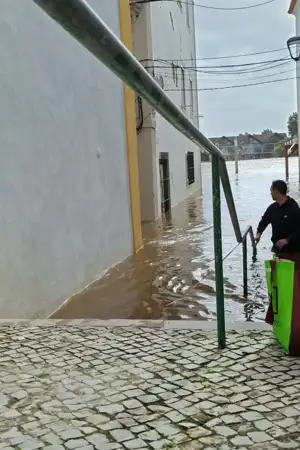 A Ordem dos Advogados de Coimbra criou uma bolsa de advogados voluntários para apoiar gratuitamente as populações afetadas pela depressão Kristin na participação de sinistros junto das agências de seguros e na plataforma de reporte de prejuízos.